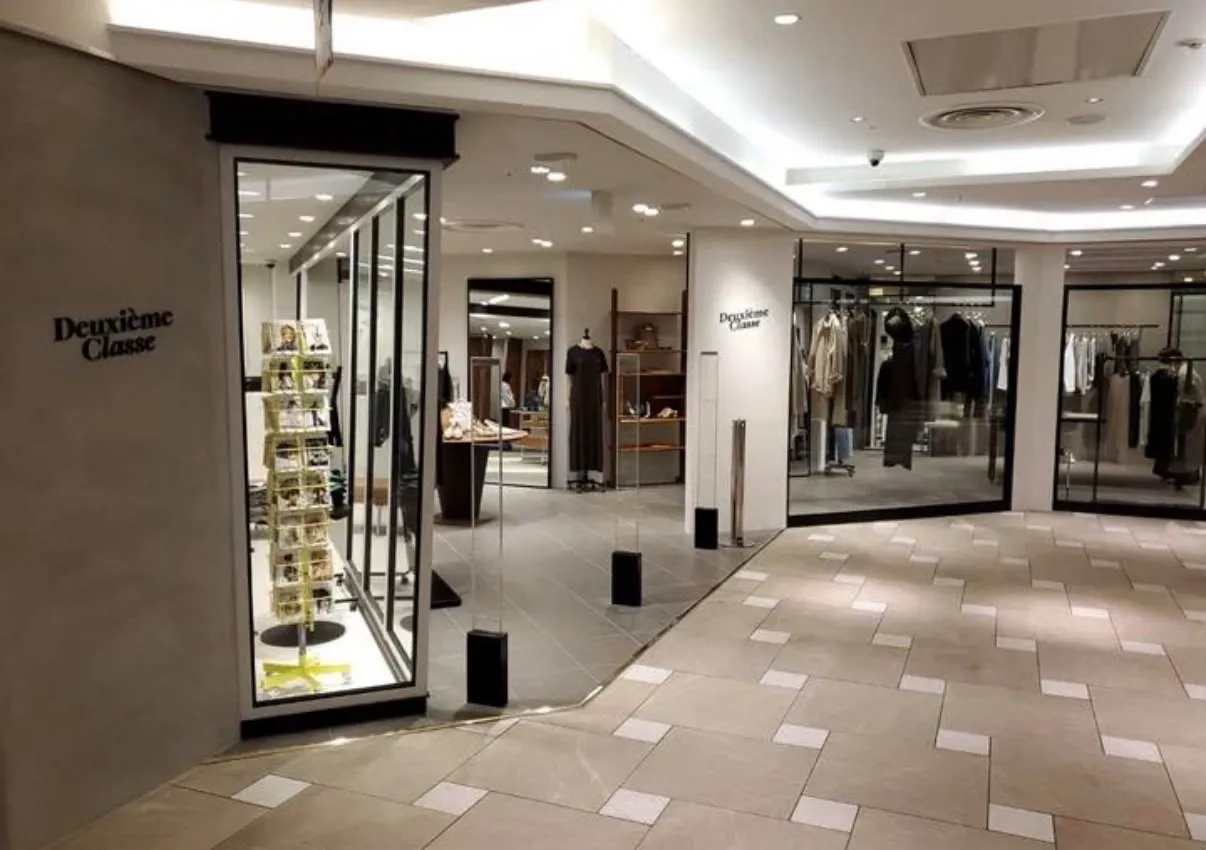 9 Deuxième Classe – Aoyama1-new